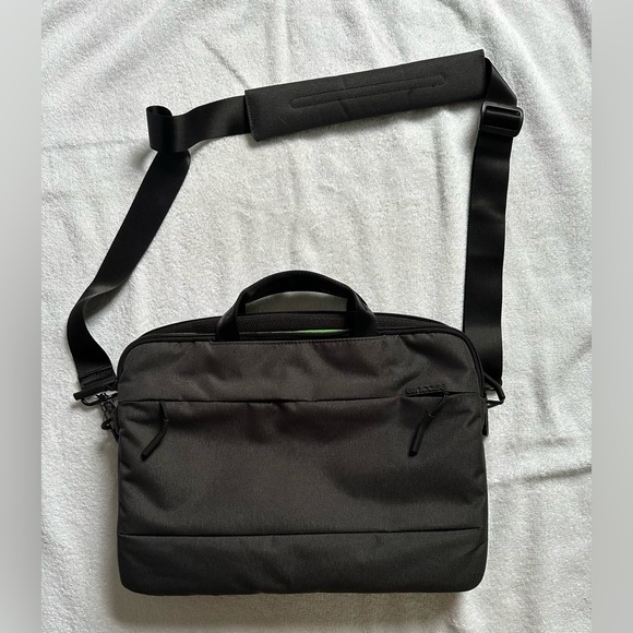 INCASE Laptop/city messenger - Picture 2 of 11